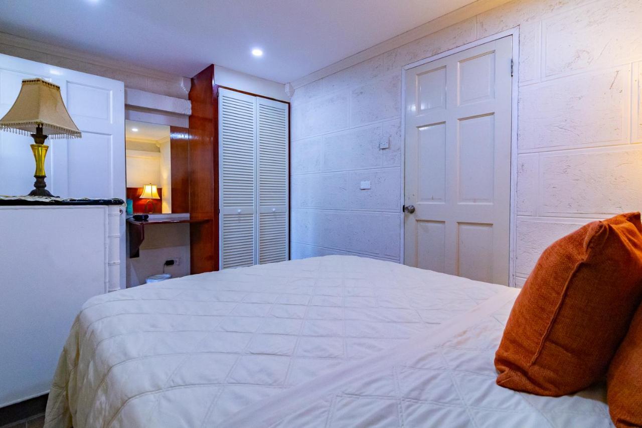 Blr Guest house Christ Church